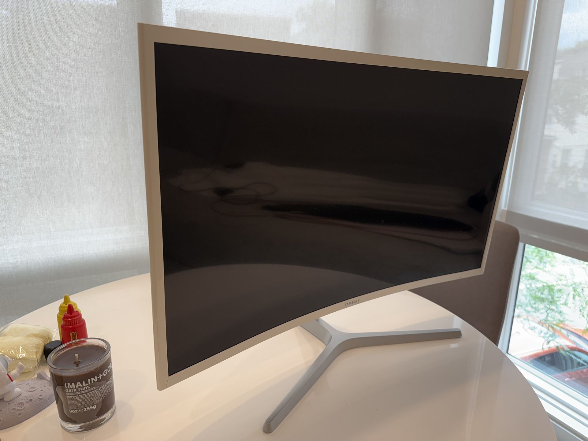 Samsung 32” Curved Monitor