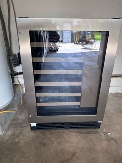 Hisense Wine Cooler / Enfriador de vinos