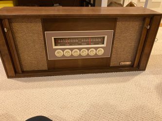 Vintage Packard Bell Stereophonic Radio/Stereo 1960s cabinet, stereo works. 35”x9”x15”. Vacuum tube.