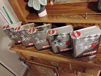Racing oil 5 sealed cans