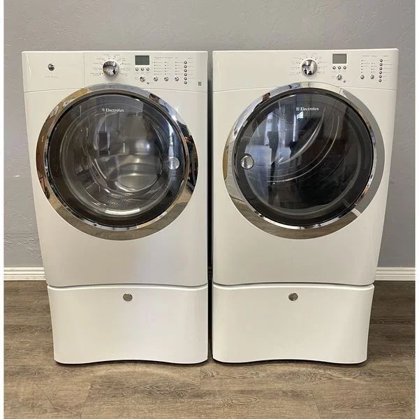 Only 1 Remaining!! Electrolux 4.07 Cu. Ft. Washer EIFLW55HIW0 & 8 Cu. Ft. Gas Dryer EIGD55HIW1