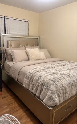 Queen size bedroom set