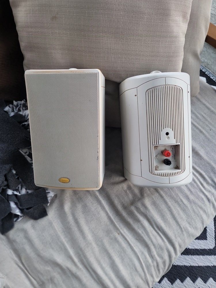 KLIPSCH OUTDOOR WIRED SPEAKERS