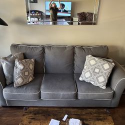 Raymour & Flanigan 3-Seat Queen Pull-Out Sleeper Couch