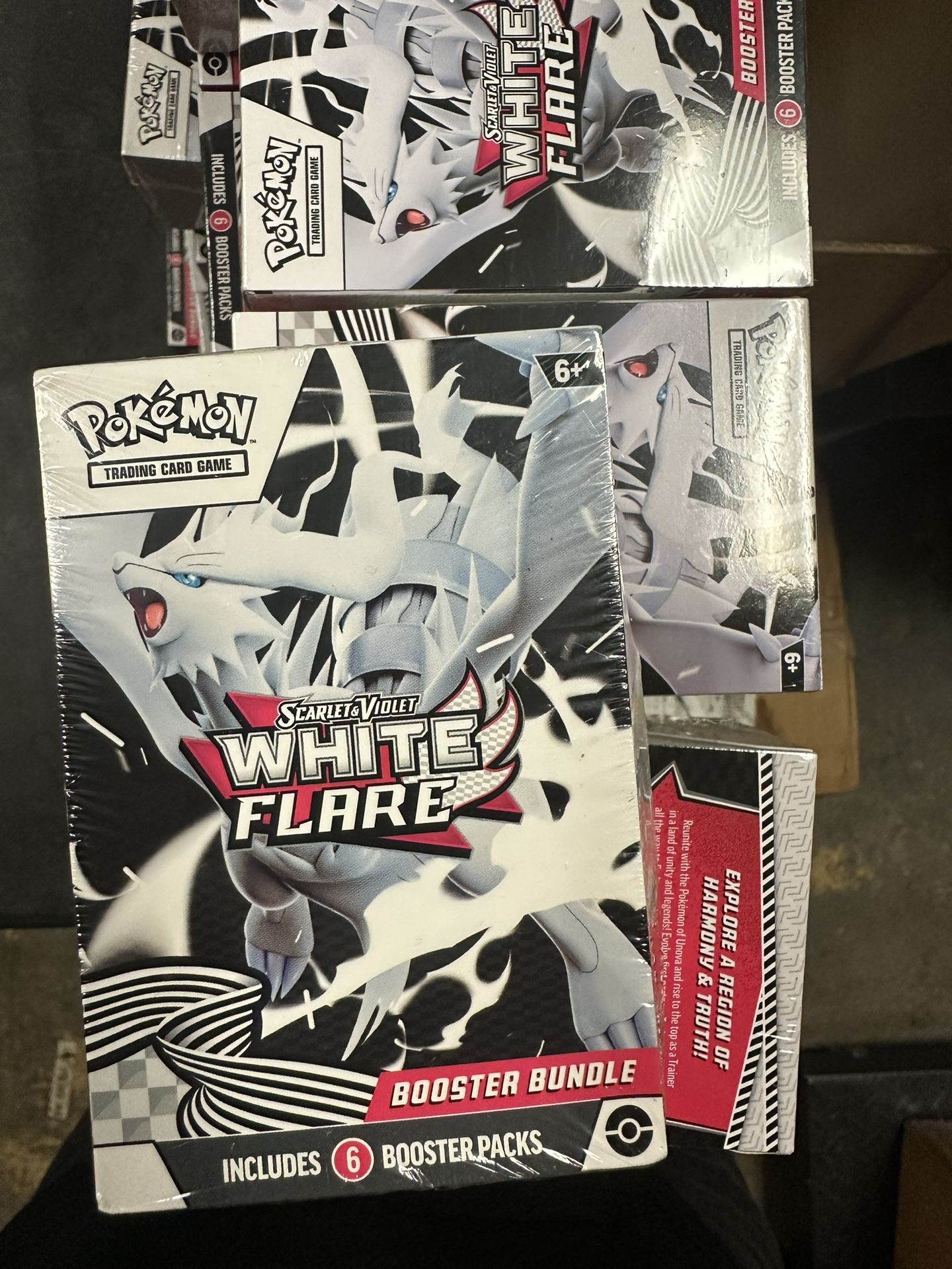 Pokemon White Flare Booster Bundle
