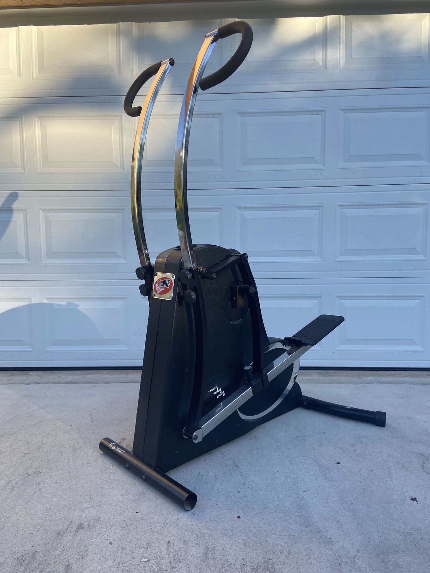 Cyclone Elliptical Machine 