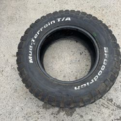 Bf Goodrich Km2 Mt At Tire 265 70 17 (contact info removed) 26570r17