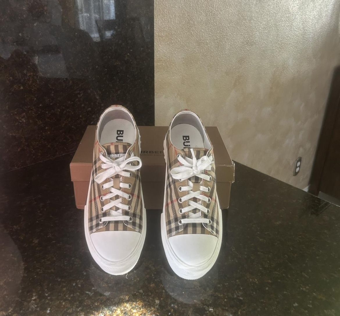 Burberry men’s Shoes Sz. 11