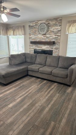 Grey 2 piece couch 102x 80