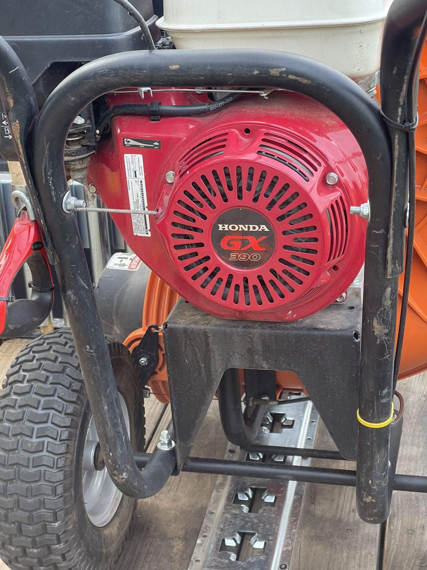 Used Billy Goat Parking Lot Blower 6 Months Old