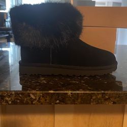 Women’s Uggs Classic Mini Boots