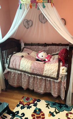 baby crib with dresser