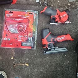 Milwaukee M12 Jig And Skill Saw Set With Extra Charger And Battery 