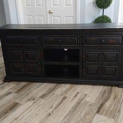 Beautiful Farmstyle Tv Stand/Console Table..(Check Out My Profile) $360
