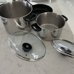 Juego De Cazuelas De Uso En Buen Estado 