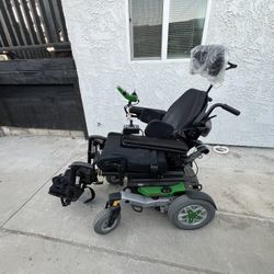 Quantum Q6 Edge 2.0 Power Wheelchair, Recline, Tilt, Leg Extension / Leg Raise