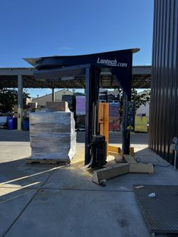 Lantech Skid Wrapping Machine Model# S300 Year 2001