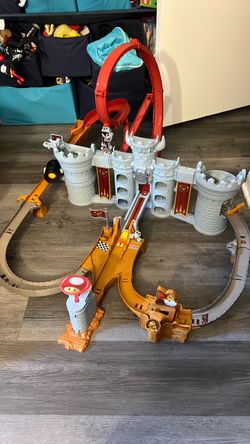 Hot Wheels Mario Kart Bowser’s Castle Playset