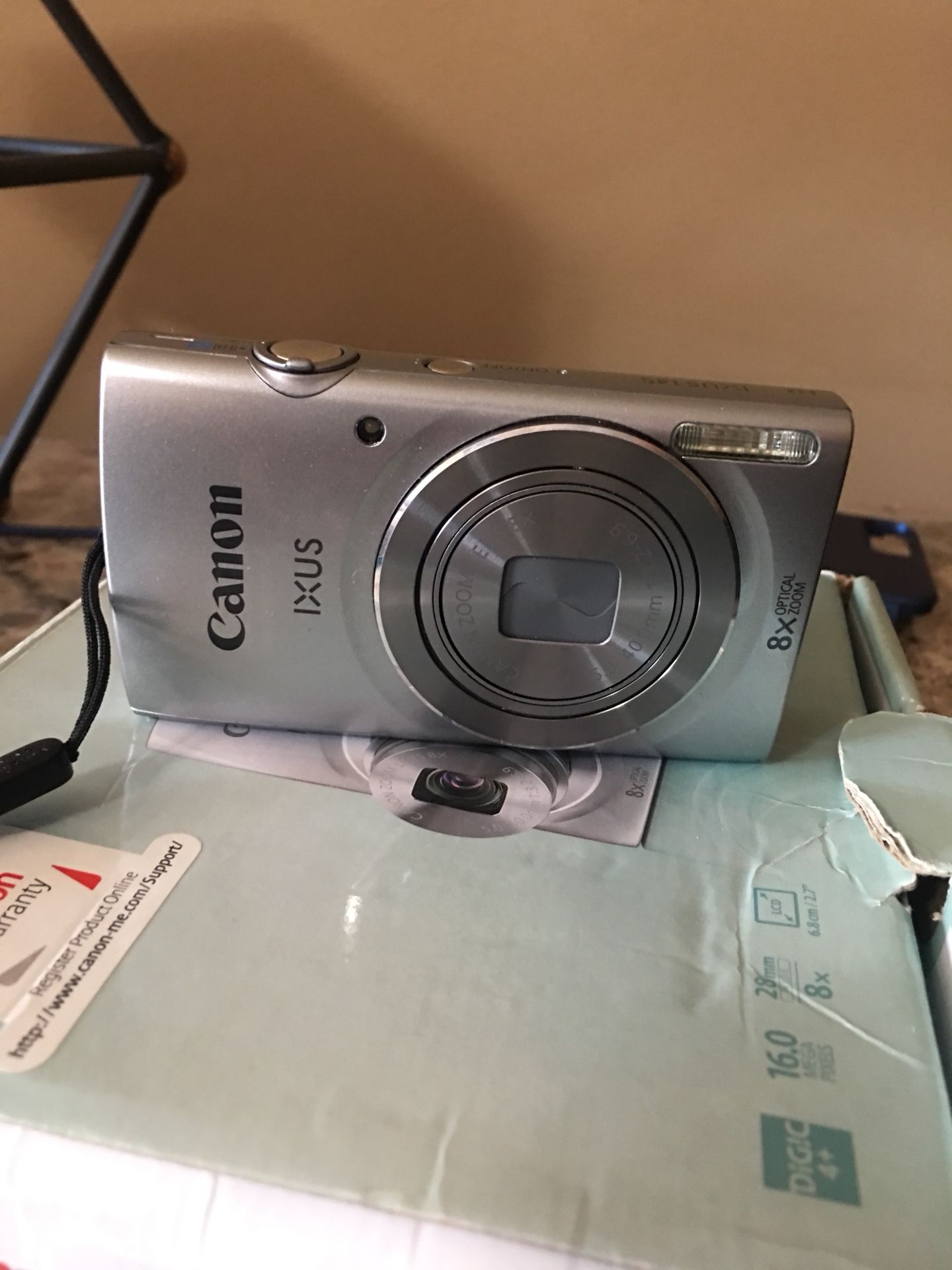 Canon powershot digital camera (ixus)