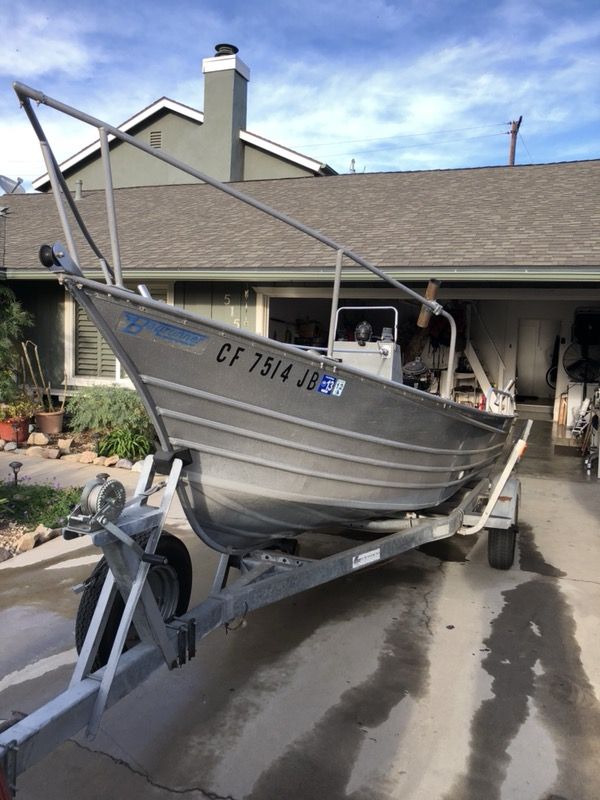 16 foot bayrunner Center console boat