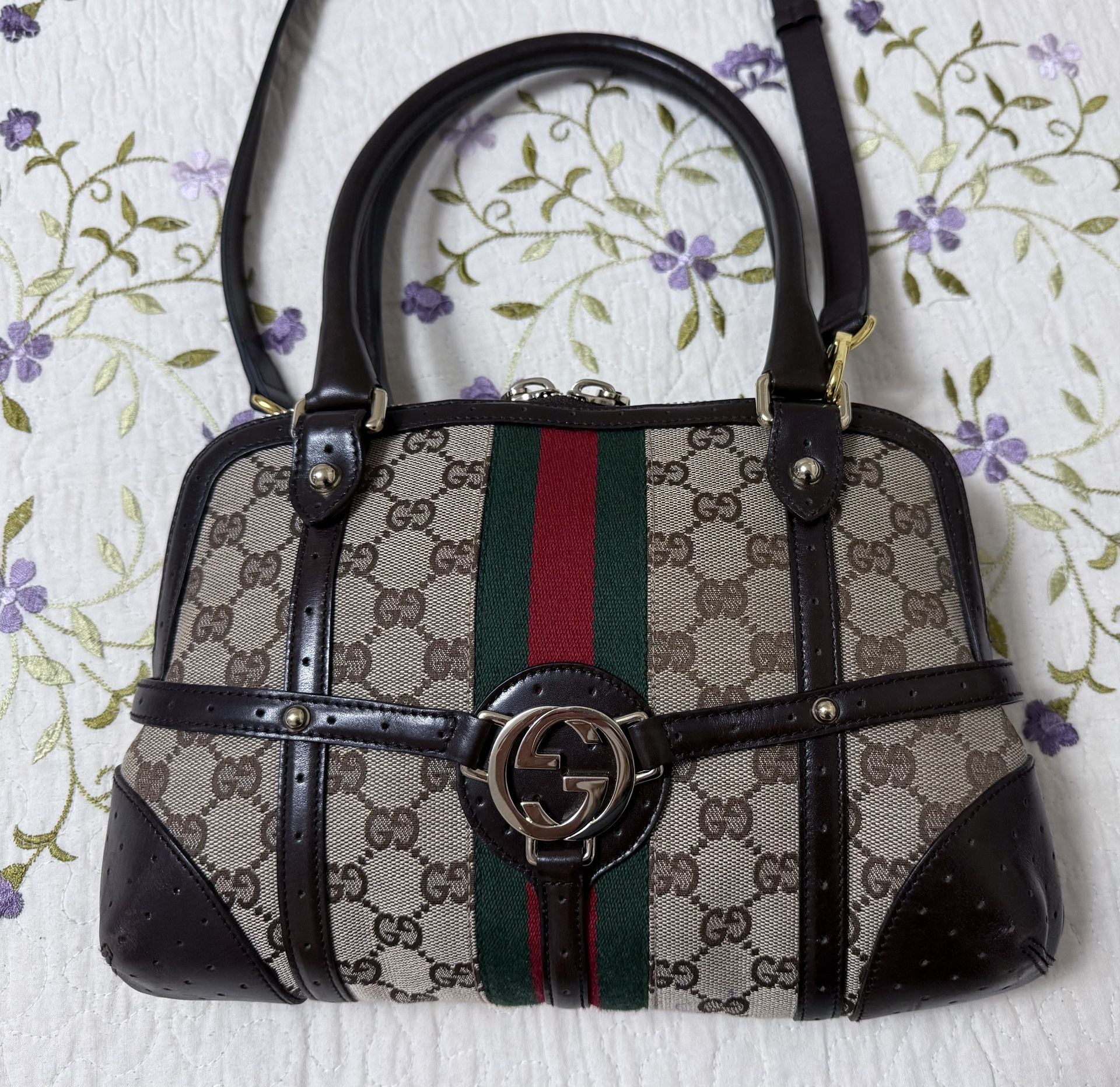 GUCCI Beige/Ebony GG Canvas Vintage Web Interlocking Crossbody Small-Medium
