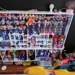 L.O.L. Doll Stand With Dolls