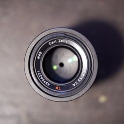 Sony Zeiss Sonnar T FE 55mm F/1.8 ZA Lens - E-mount