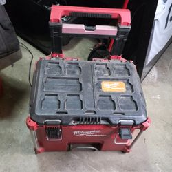 Milwaukee PACKOUT Rolling Tool Box - 48-22-8426 