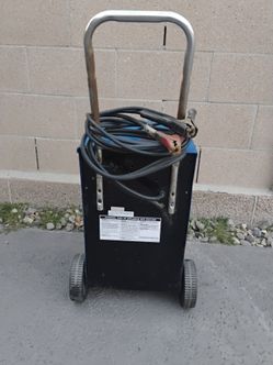 Cargador de batería associated 40 20 10 $50 d0lares
