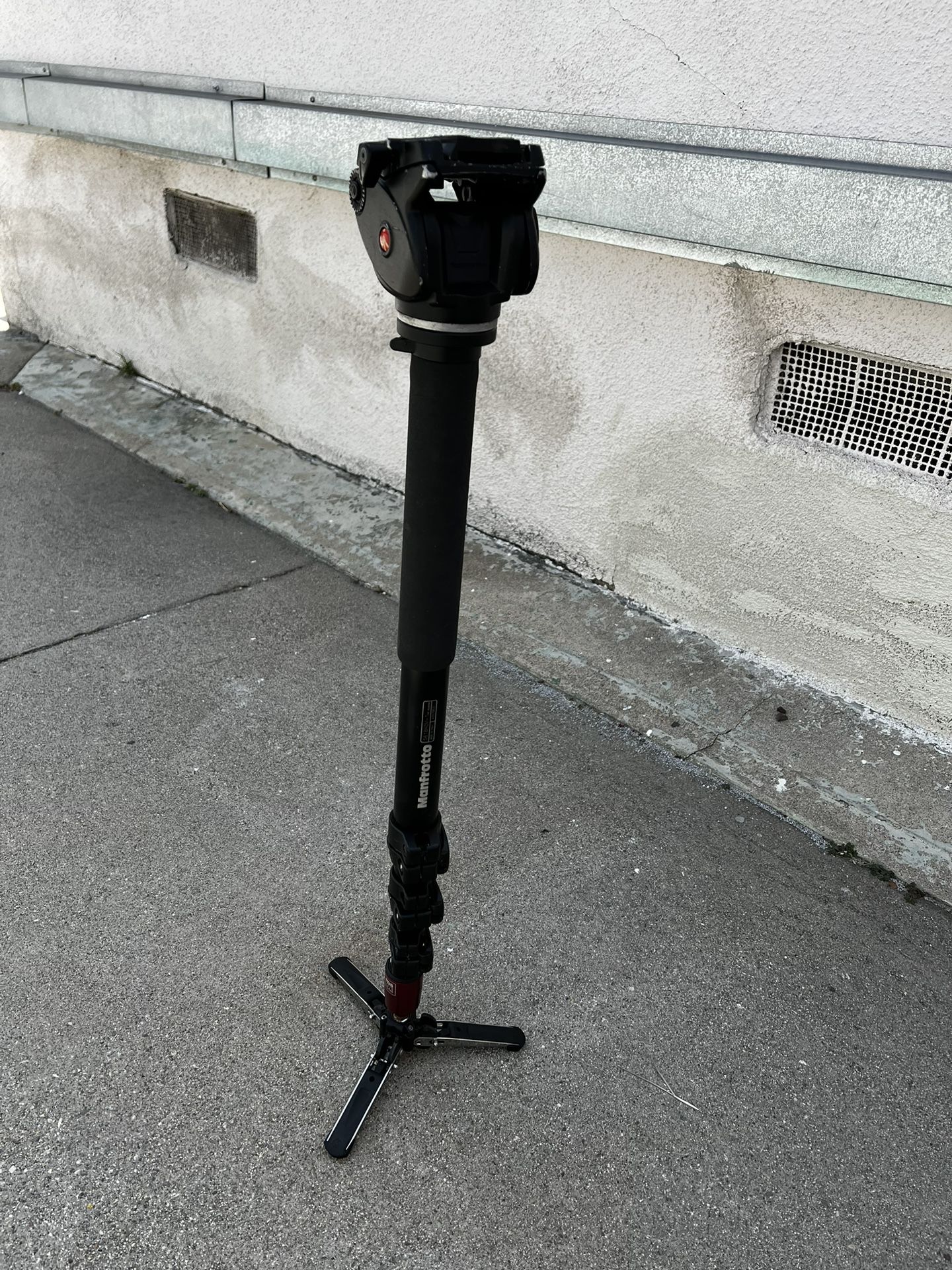 Manfrotto 561 BHDV-1 Fluid Video Monopod and Head
