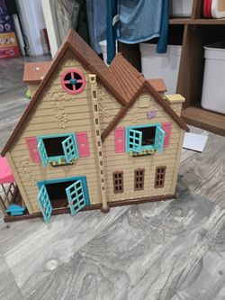 (2 ) Li'l Woodzeez Toy House