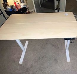 Lowering and rising desk vanilla color