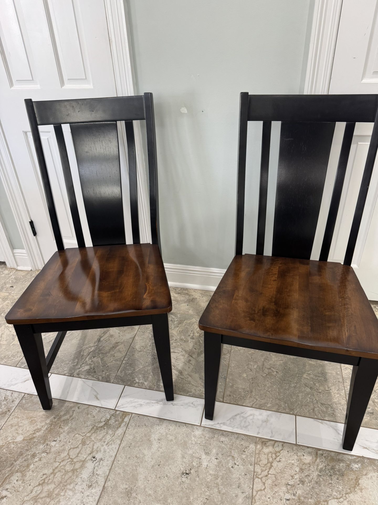 Dinnig Table Excellent Condition