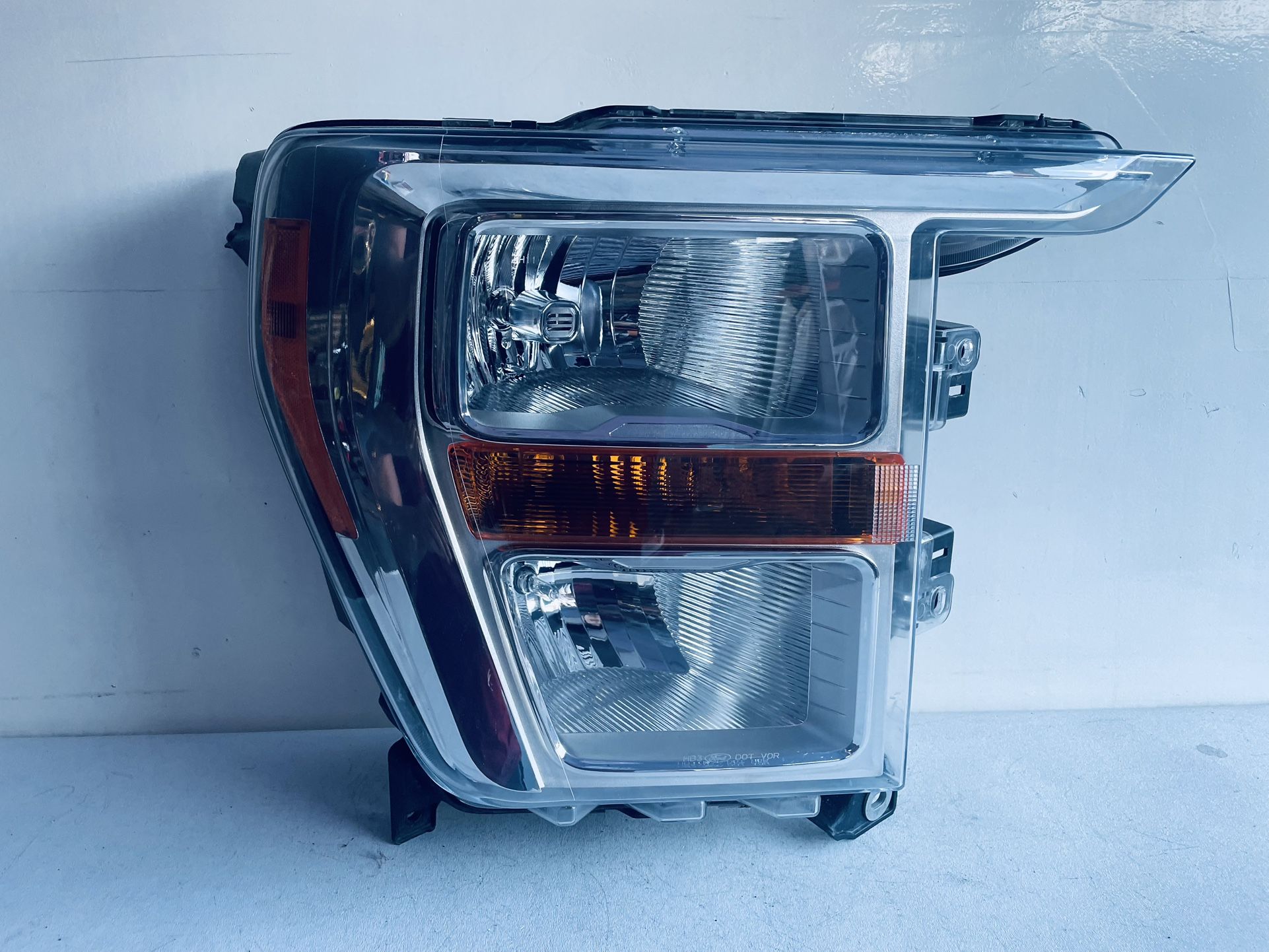 2021-2023 FORD F-150 RIGHT PASSENGER SIDE HEADLIGHT HALOGEN OEM