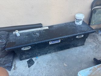 Truck tool box