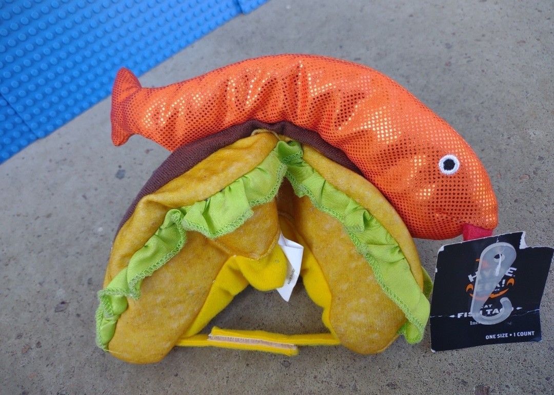 Hyde & EEK! Boutique Fish Taco Headpiece Halloween Cat/Dog Costume