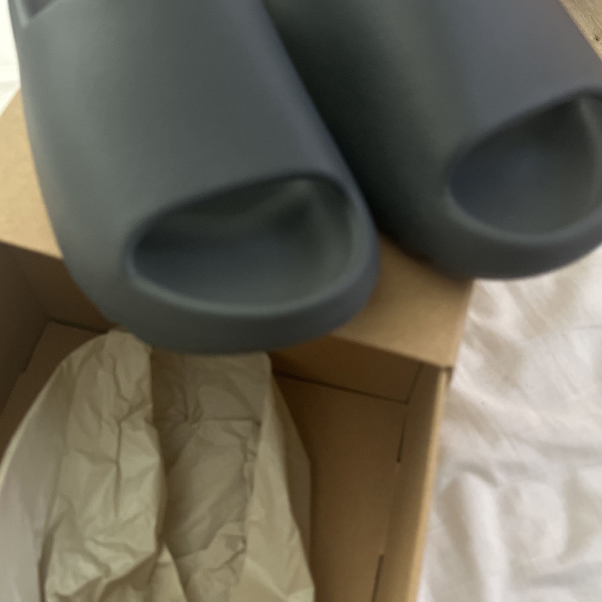 Yeezy Slide ‘Slate Grey’