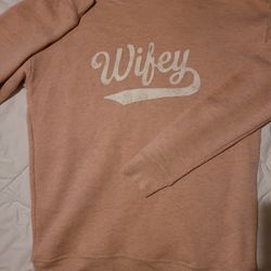 Wifey Pullover 