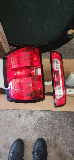 2016 Chevy Silverado Left Taillight And 3rd Brakelight. 