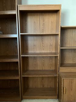 Mid-height (4 shelf) wooden bookshelf