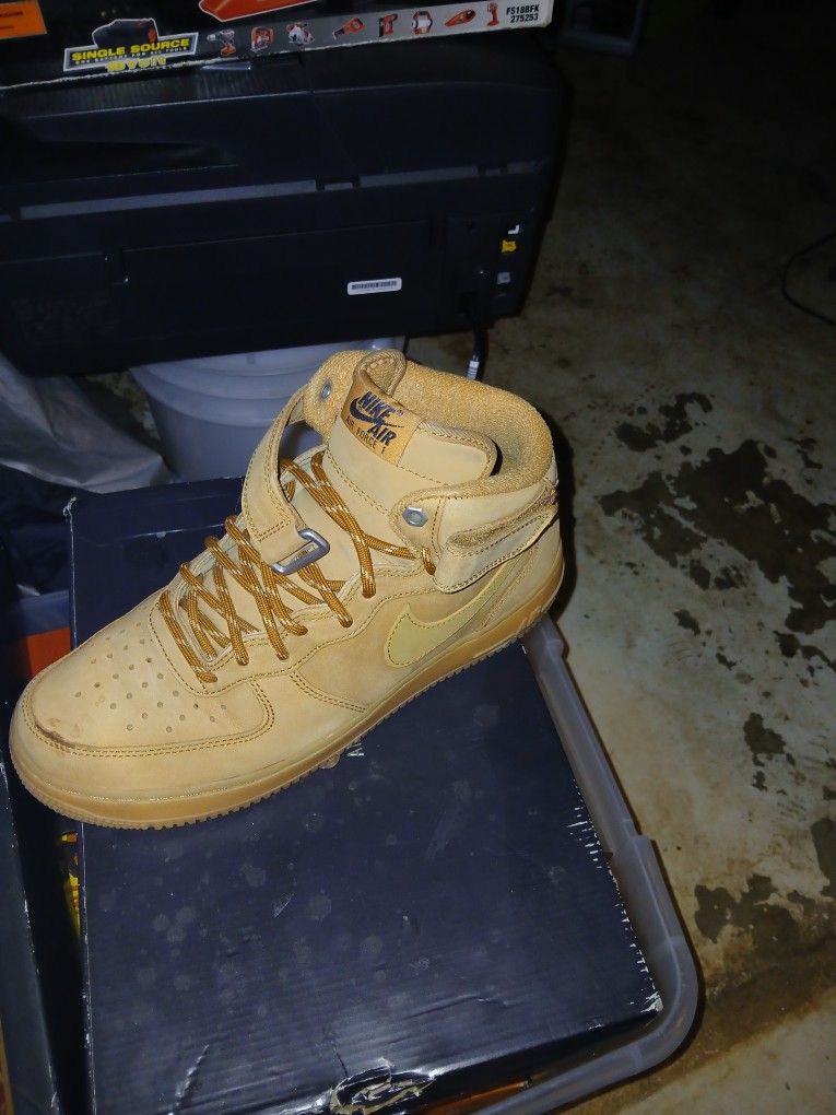 Nike Mid 9 1/2