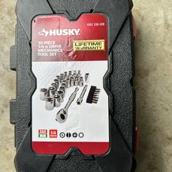 Husky 30 Piece 1/4in Drive Ratchet and Socket Set