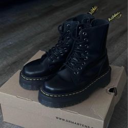 Dr.Martens Jordan Boot Smooth Leather Platform