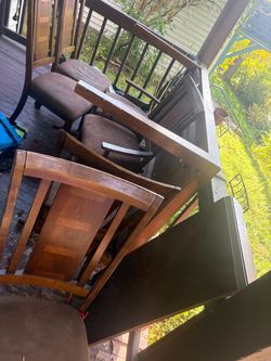 Table with 8 chairs