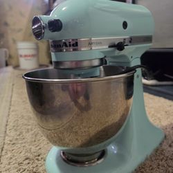 Kitchen aid mixer w/slicer & shredder attachment