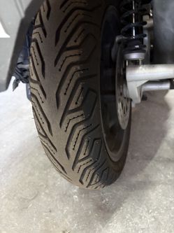PERFECT CONDITION SCOOTER ADV GRAY 2024