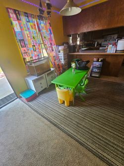 Closing DAYCARE DOWN TONS OF TOYS SWING SET WATER TABLE PUZZLES CRAYONS  BOOKS EDUCATIONAL  THINGS REALLY CHEAP MAKE OFFER