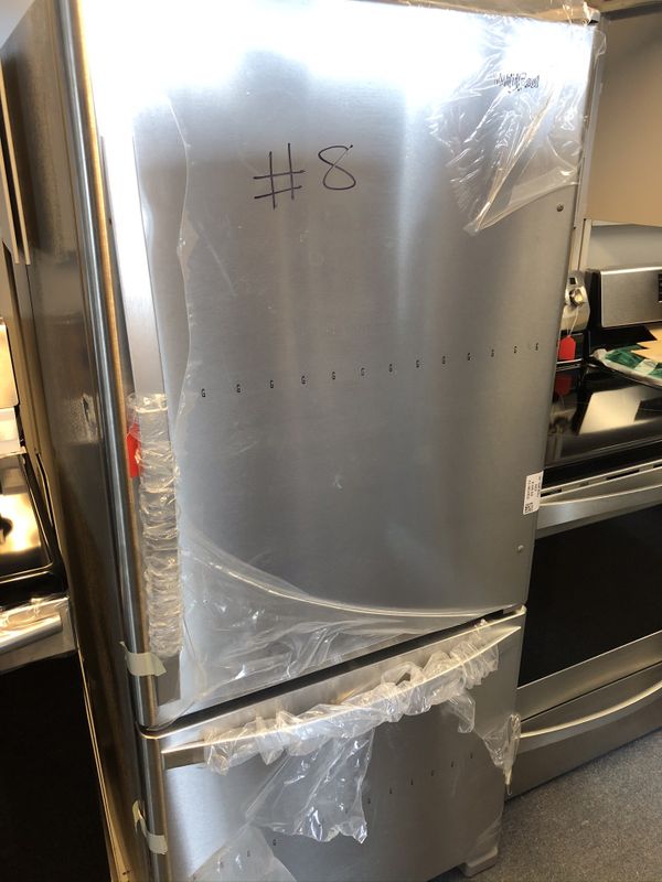 New scratch and dent whirlpool 18 cu ft stainless steel fridge with