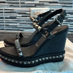 Christian Louboutin Size 37 (7) 