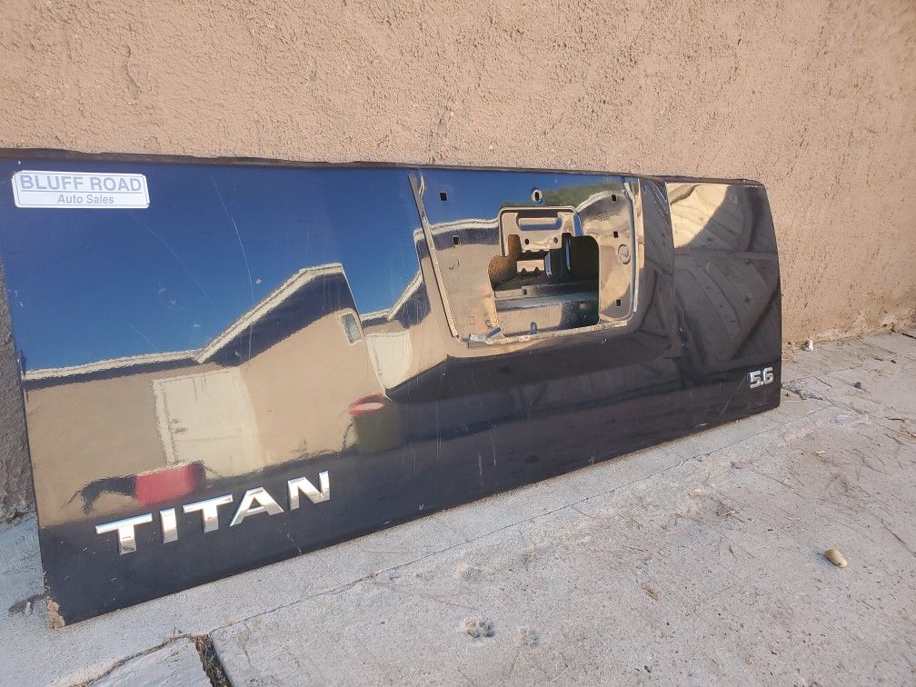 2007 Nissan Titan tailgate for Sale in Phoenix, AZ OfferUp